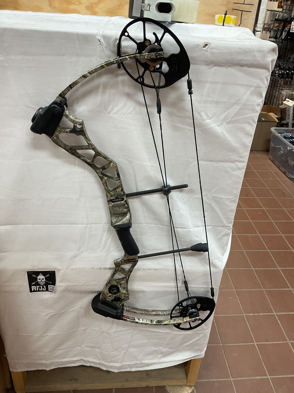 MISSION BALLISTIC 2.0 - RH/LOST CAMO/70 - #MBRHL70 - 2 - USED BOW!!!