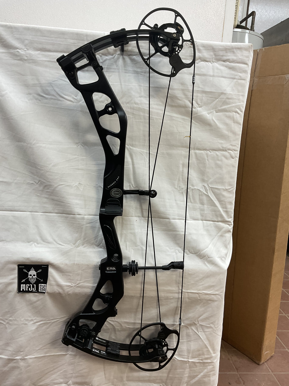 ELITE CARBON ERA - RH/BLACK/70 - #ECERHBLK70 - 7 - USED BOW!!!