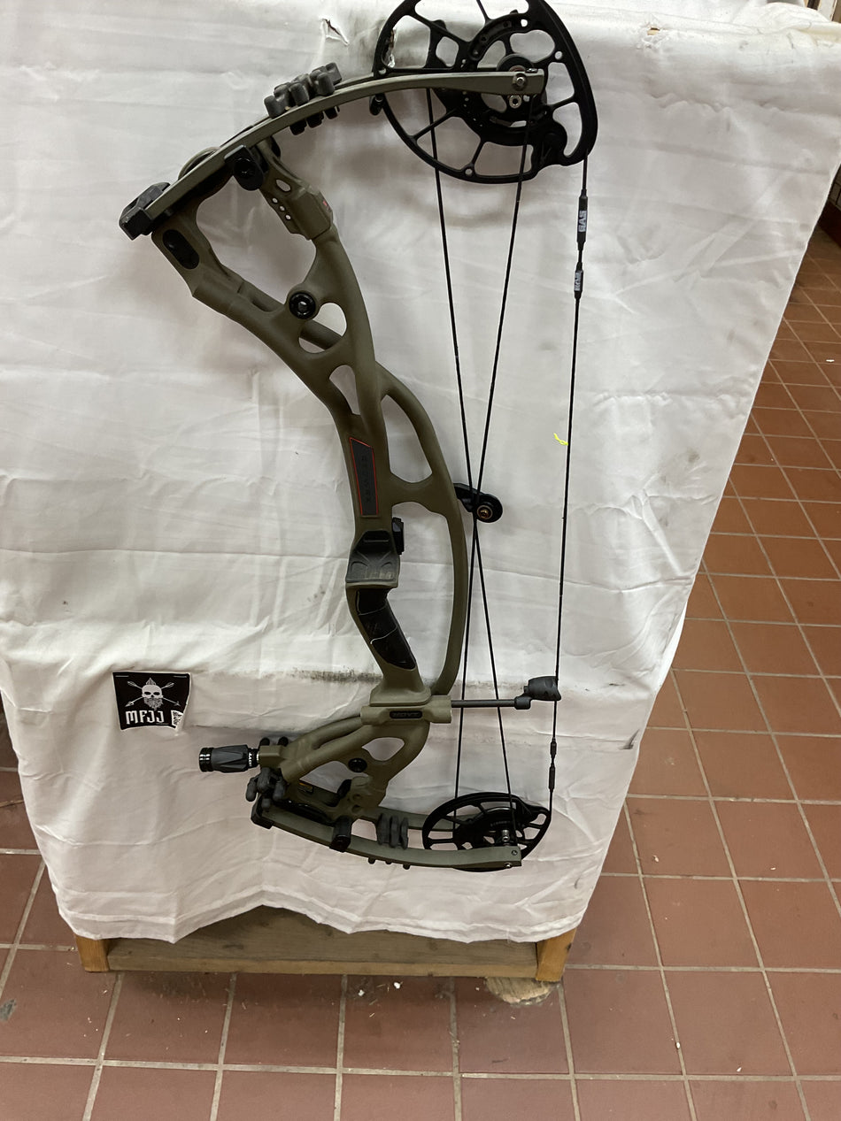 HOYT RX5 - RH/Wilderness/70 - HRX5RHW70 - 15 - USED BOW!!!