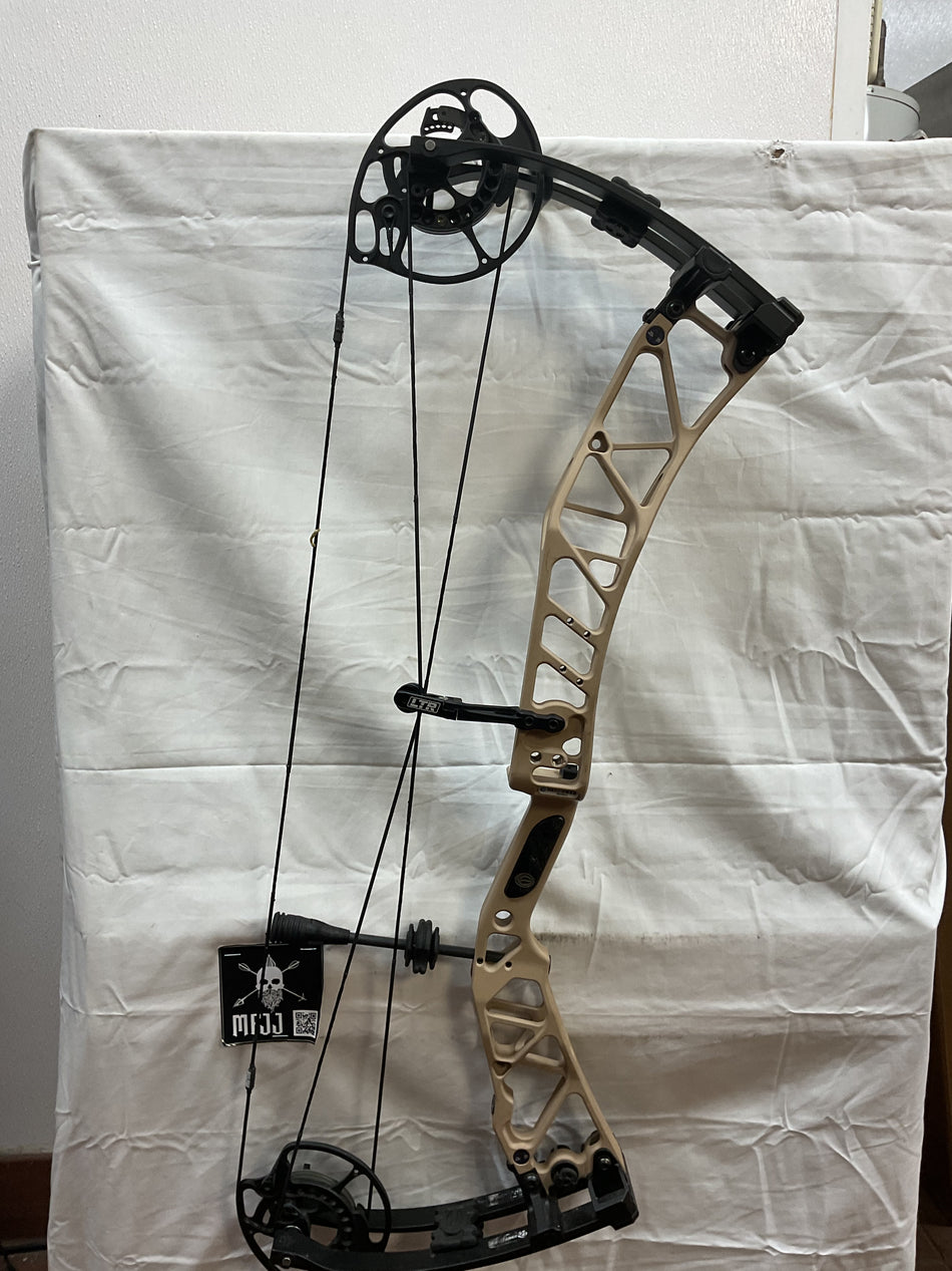 ELITE ENVISION - RH/TAN/70 - EERHT70 - 4 - USED BOW!!!