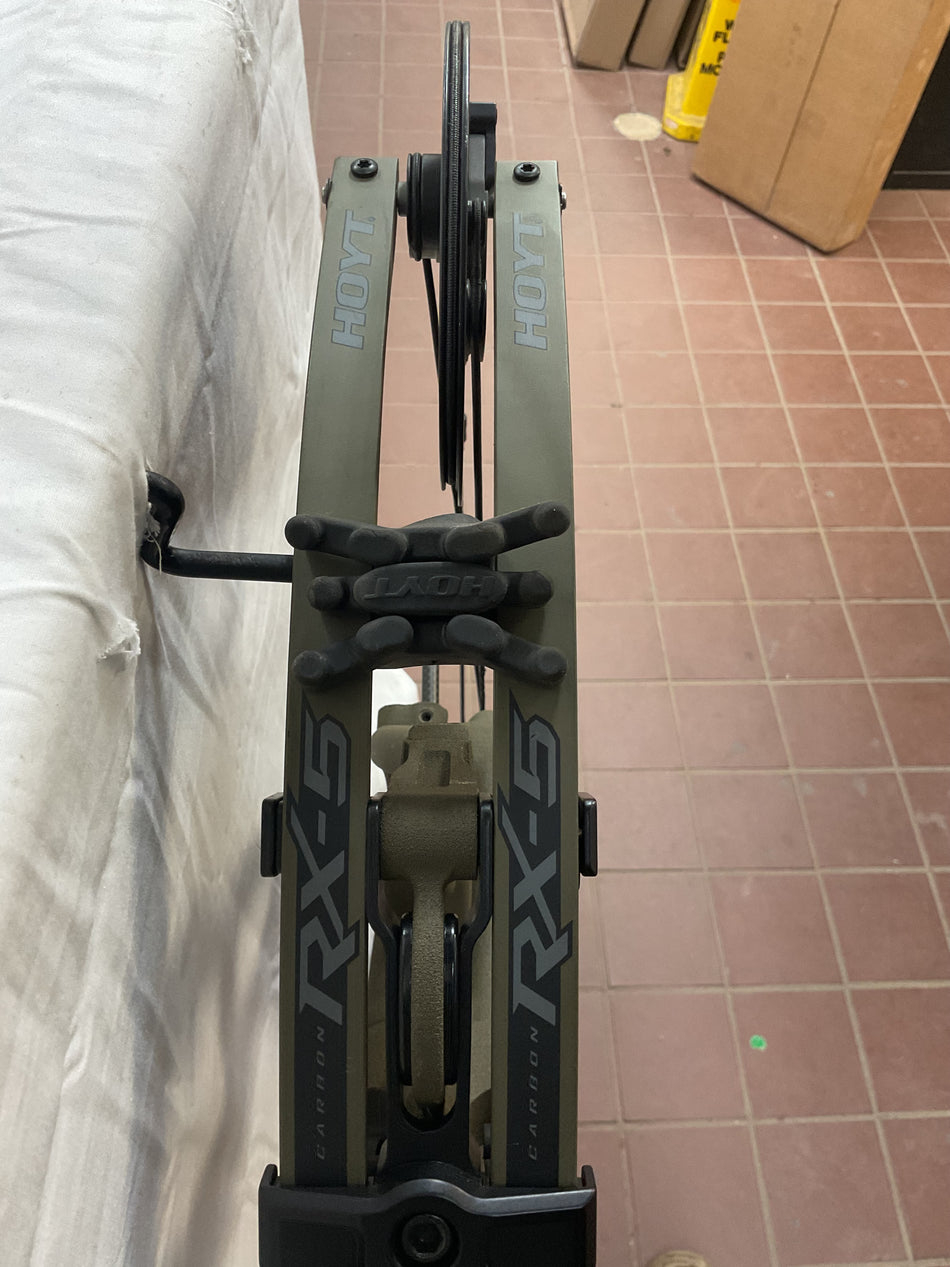 HOYT RX-5 - RH/WILDERNESS/70# - #HRX5RHW70- 4 - USED BOW!!!