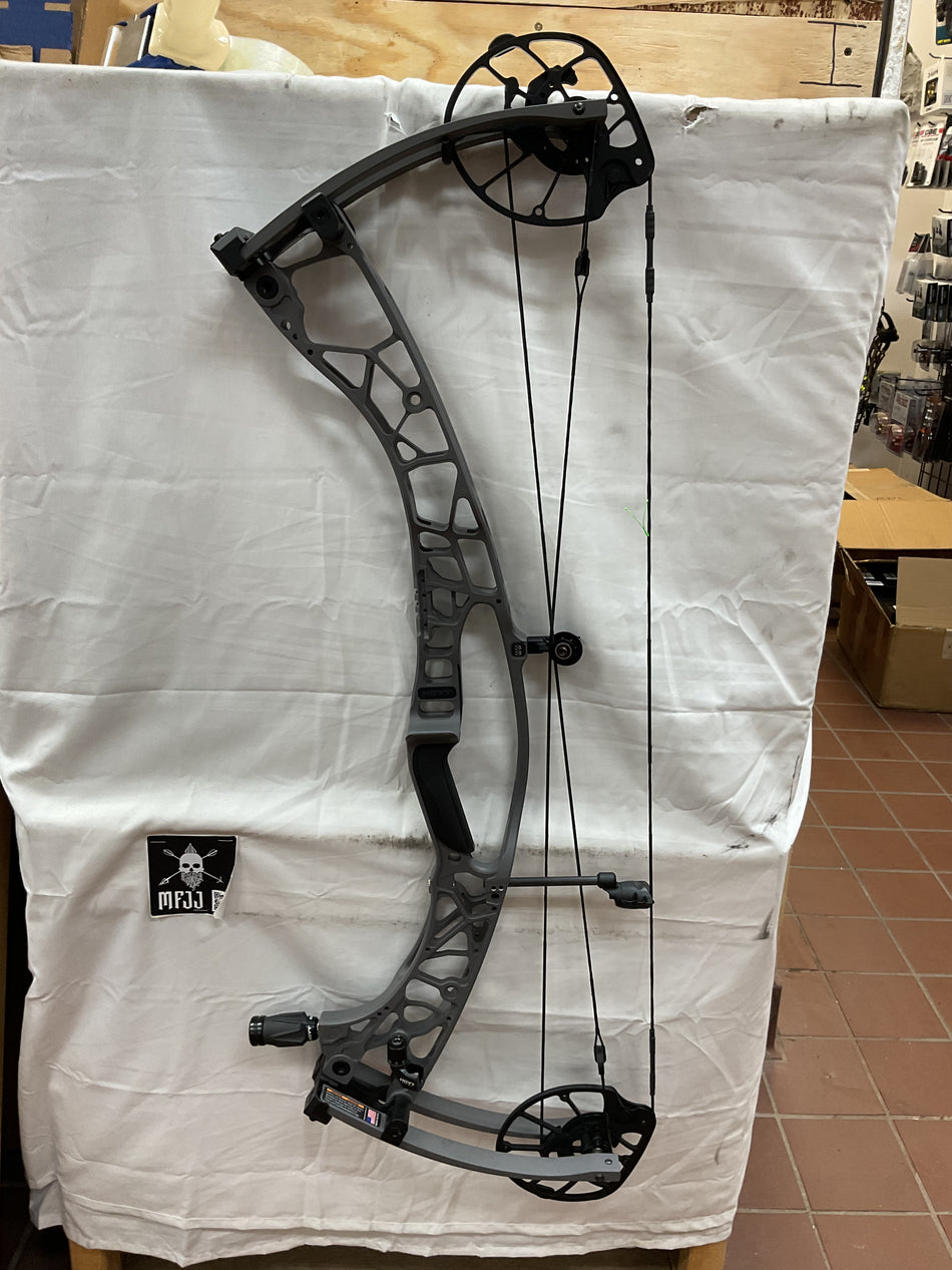 HOYT AX-3 33 - RH/Tombstone/70# - HAX-3.33RHTS70 -3- USED BOW!!!