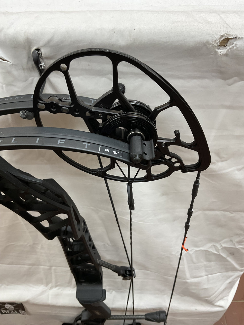MATHEWS LIFT RS (HEAVY LIMB) - RH/BLACK/41-80# - MLRSRHB80 - 15 -USED BOW!!!