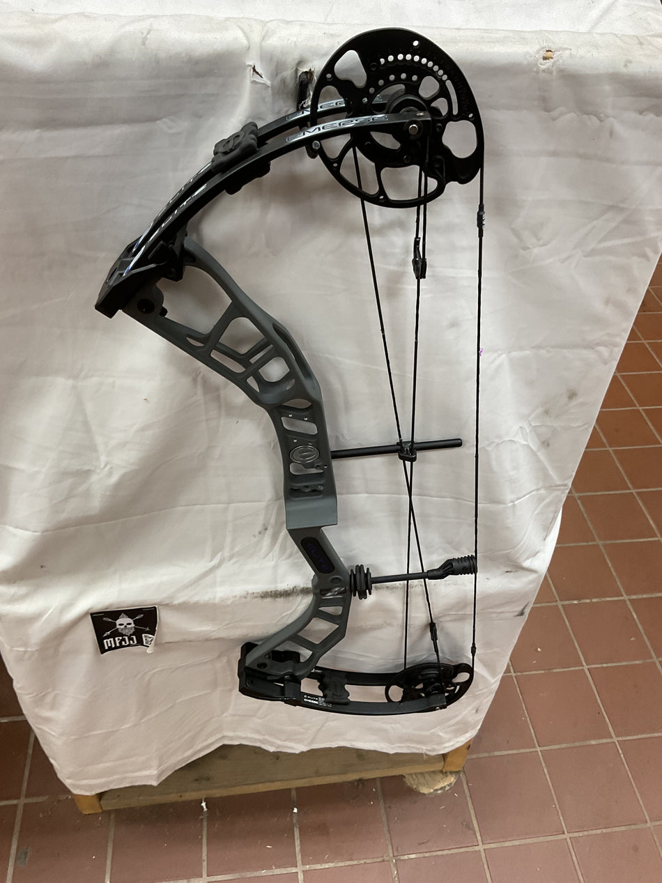 ELITE EMERSE - RH/Gray/70 - #EERHG60 - 1 - USED BOW!!