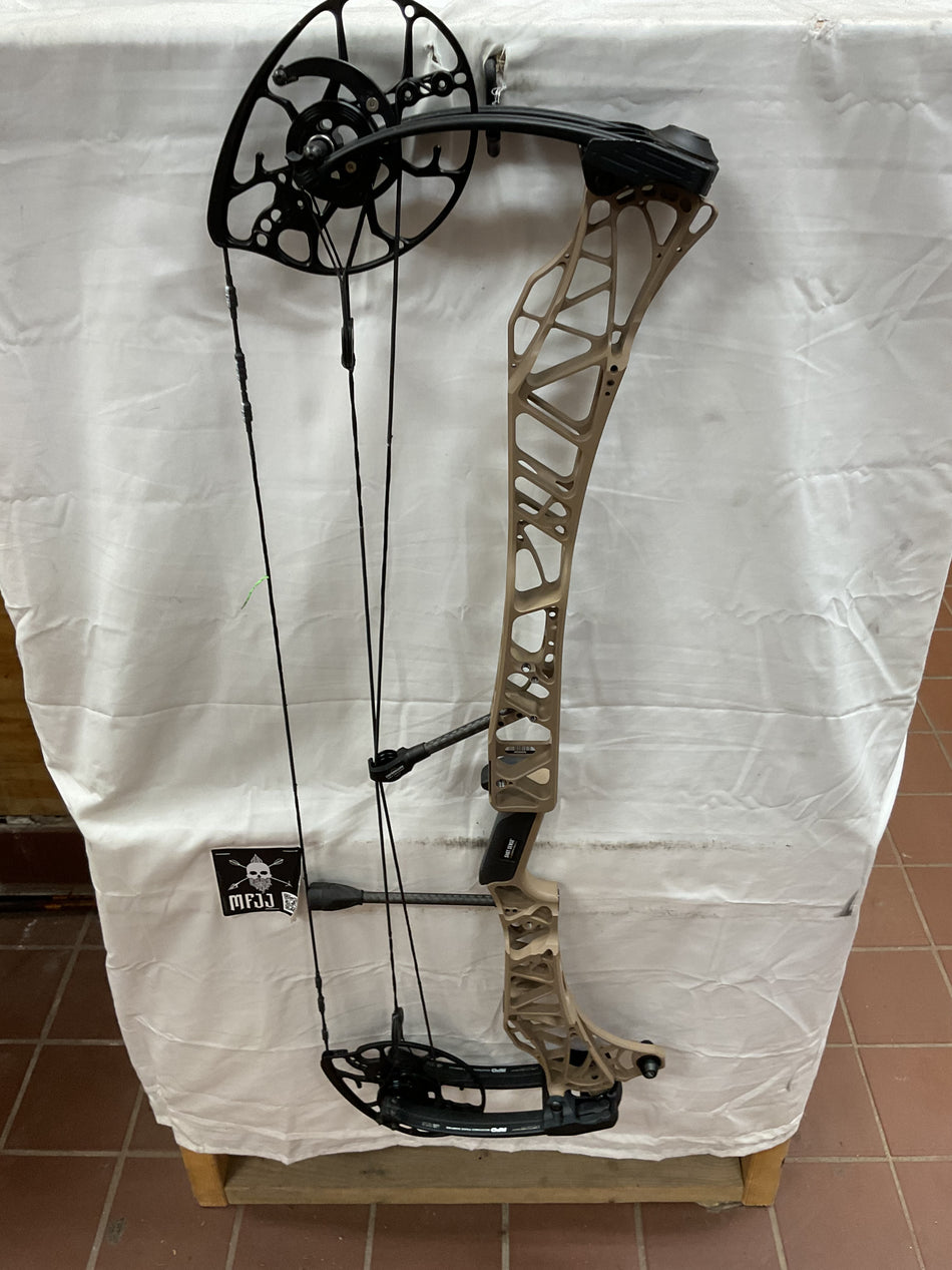 MATHEWS LIFT 33  - RH/Earth-Black/55-80# - #ML33RHEB5580 - 65 - USED BOW!!!