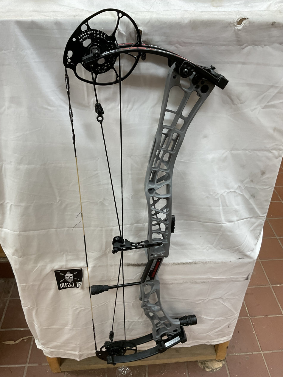 DARTON Tri-Tech 35 - RH/Stone Gray/70 - #DTT35RHSG70 - 5 -USED BOW!!!