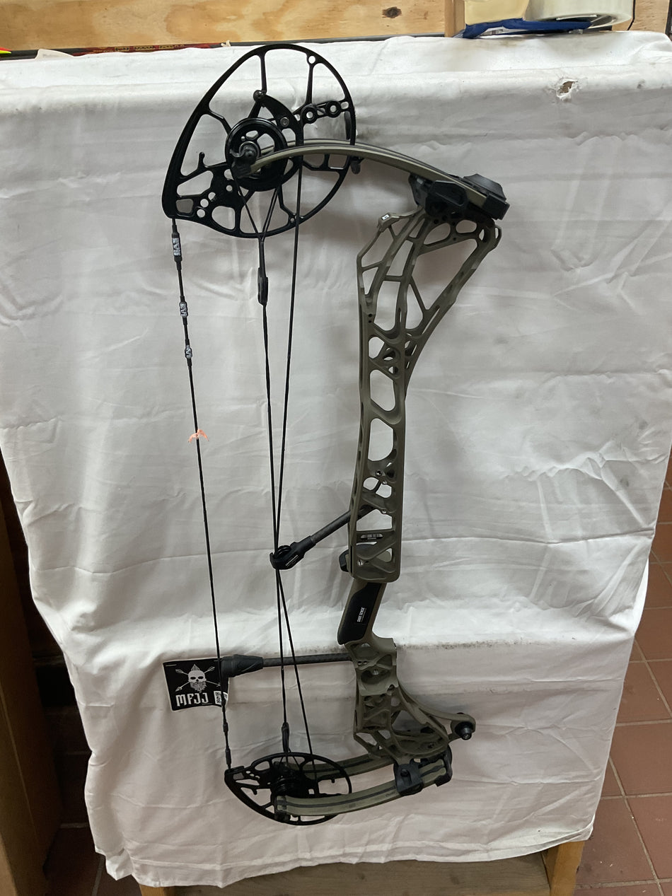 MATHEWS ARC 30 - RH/Ambush Green/55-80# - #MA30RHAG5580 -4- USED BOW!!!