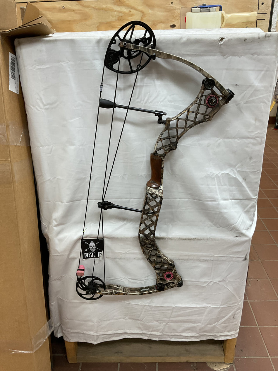 MATHEWS HELI-M - RH/LOST/60-70# - MHERHL27570 - 10 -  USED BOW!!!