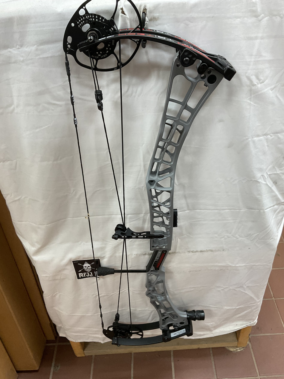 DARTON Tri-Tech 35 - RH/Grey/70 - #DTT35RHG70 - 1 -USED BOW!!!
