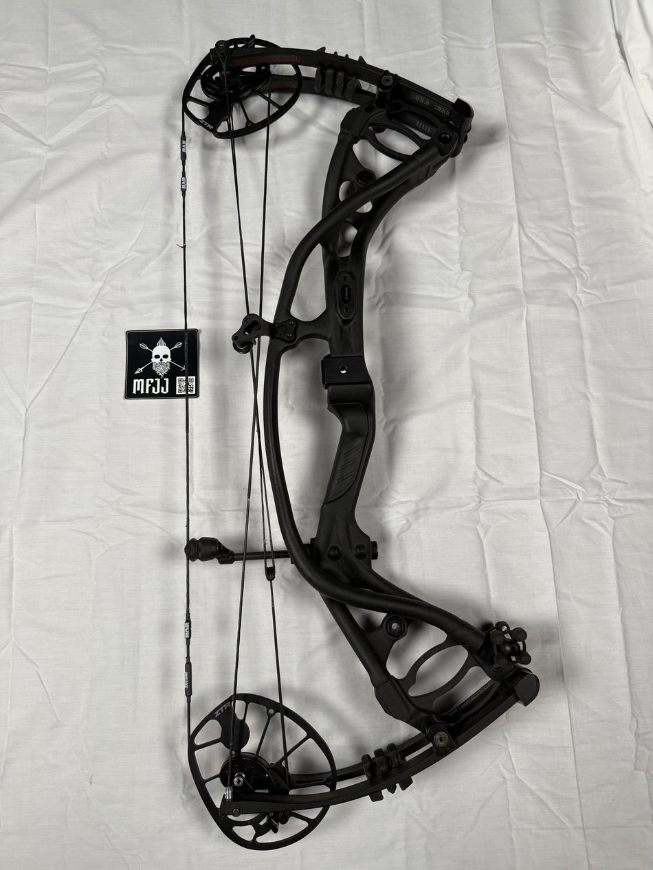HOYT RX-4 - RH/BLACK/70# - #HRX4RHBL70-1 USED BOW!!!
