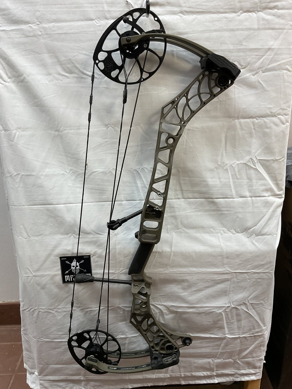 MATHEWS V3 31 - RH/GREEN AMBUSH/60-75# - #MV331RHGA6075-4 - USED BOW!!!