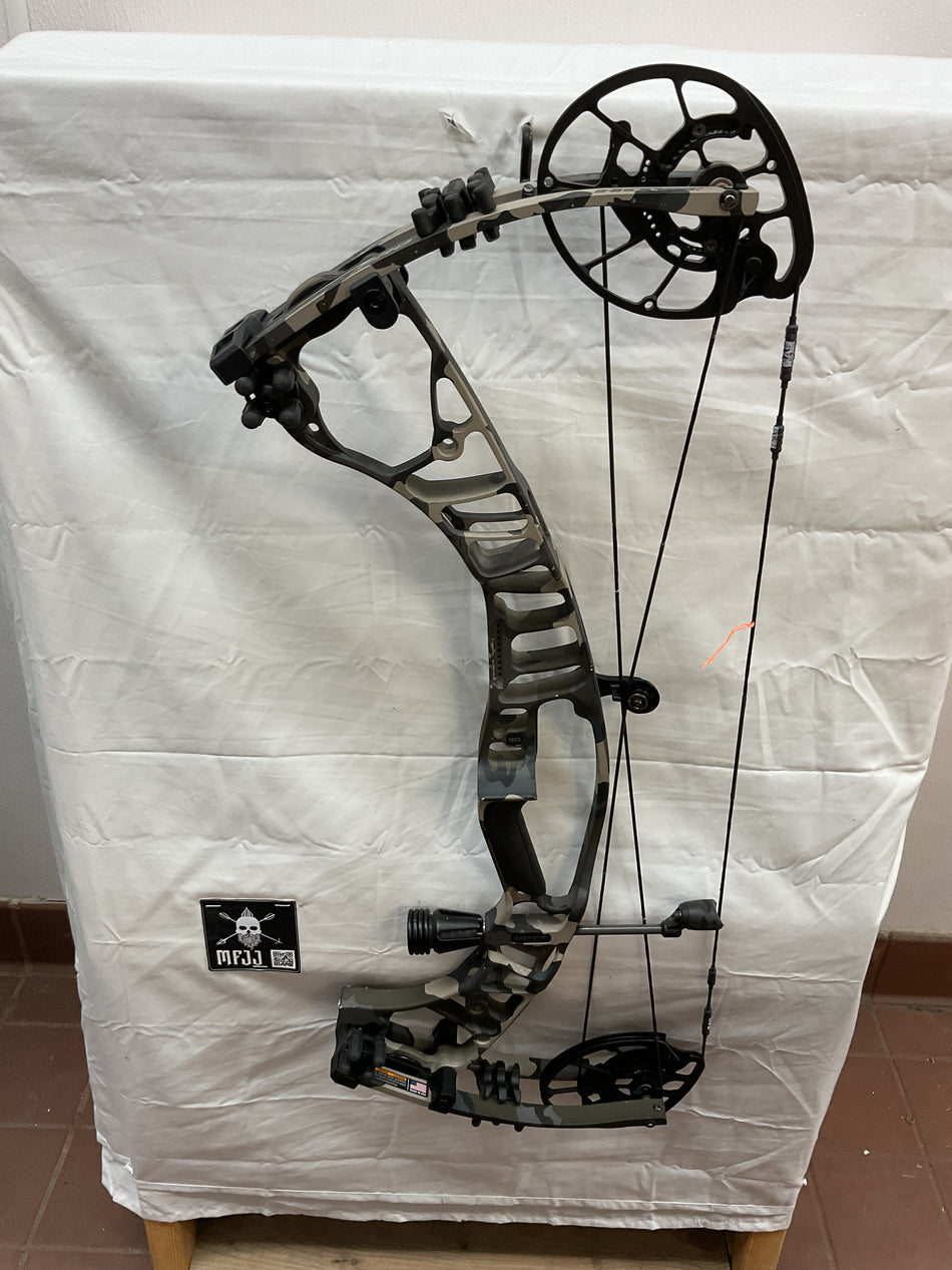 HOYT VENTUM PRO 30 - RH/KUIU VISA/70 - HVP30RHBKV70-6 - USED BOW