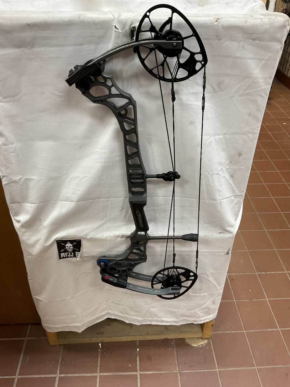 MATHEWS TRIAX - RH/Stone/70# - MTRHS70- 15- USED BOW!!!