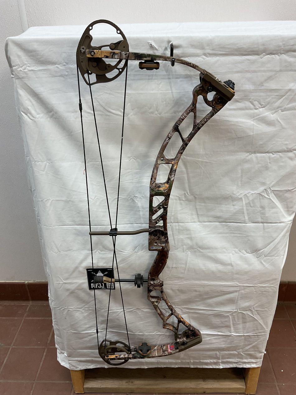 ELITE ENERGY 35 - RH/REALTREE EDGE/70 - EE35RHRTE70- 2 - USED BOW