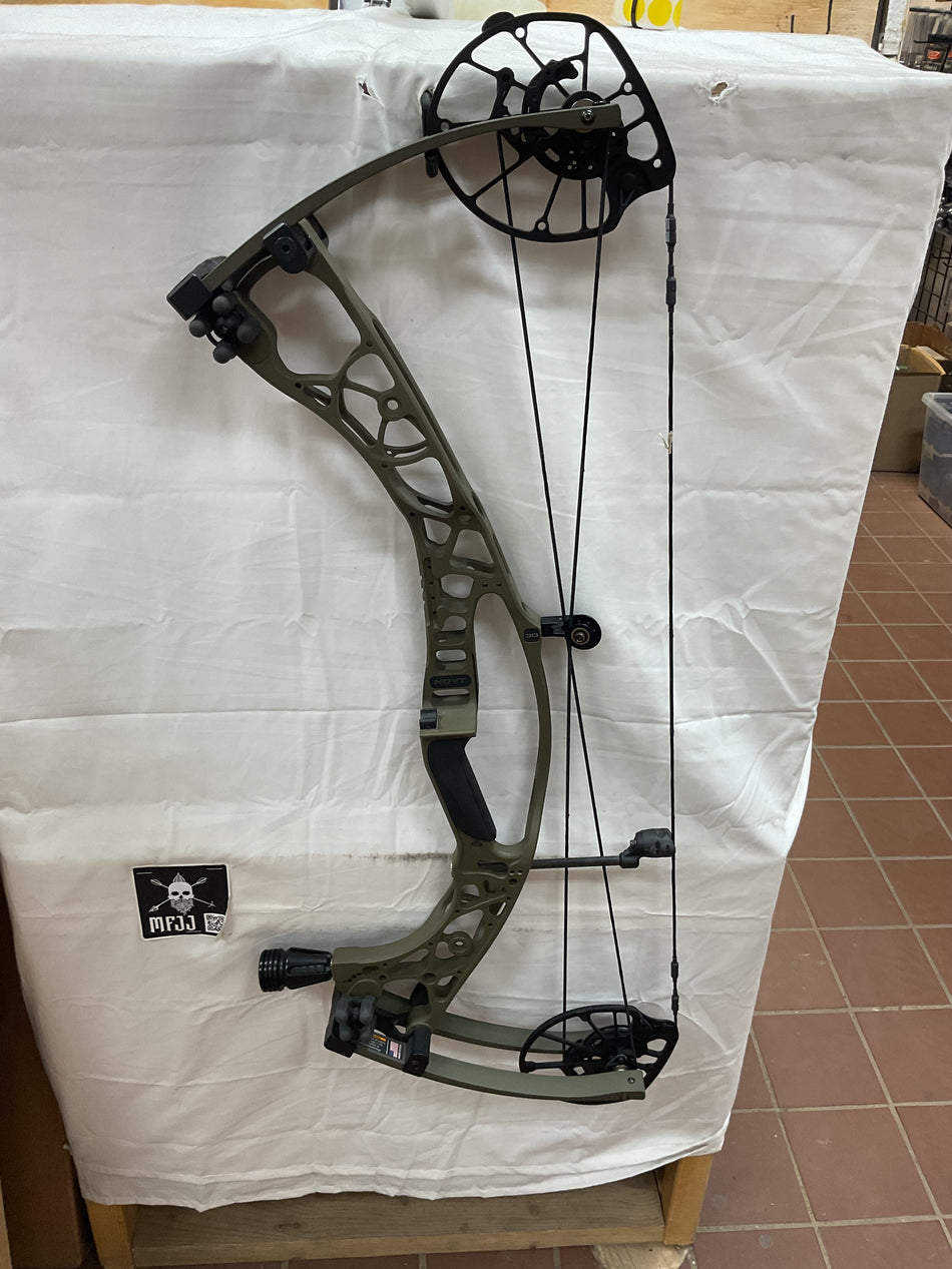 HOYT ALPHA X 30 - RH/WILDERNESS/70 - HAX30RHW70- 10 - USED!!!