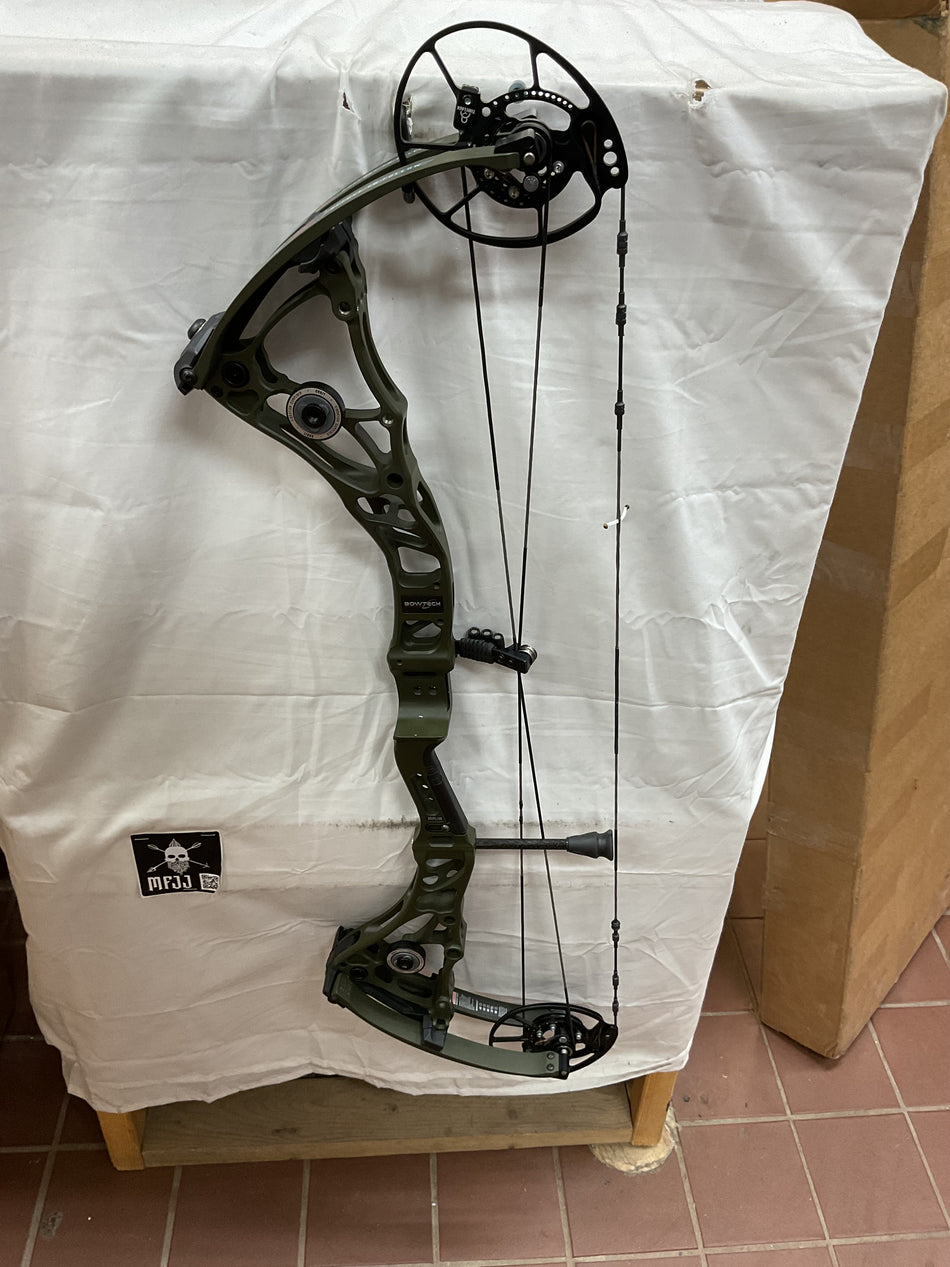 BOWTECH CORE SR - RH/OD GREEN/70 - #BCSROD70 - 4 - USED BOW!!!
