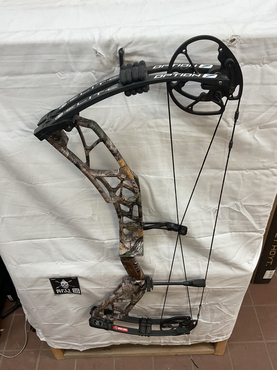 ELITE OPTION 7 - RH/REALTREE XTRA/60 - EO7RX60 - 1 - USED BOW!!!!!!