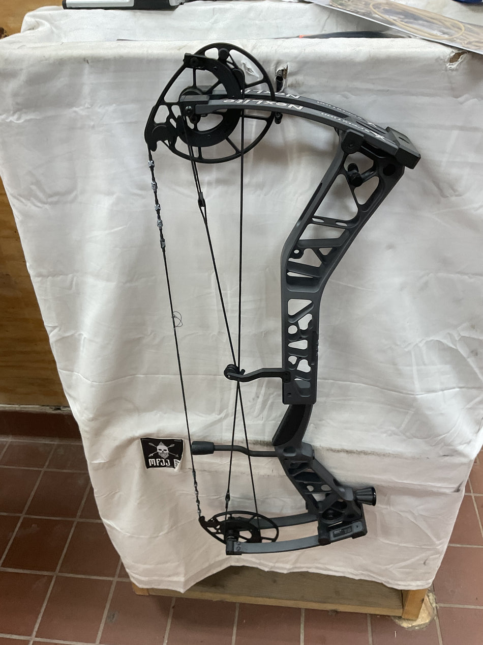 XPEDITION NEXLITE 30 RH/Grey/70# - XXNL30RHG70# - 2- USED BOW!!!!