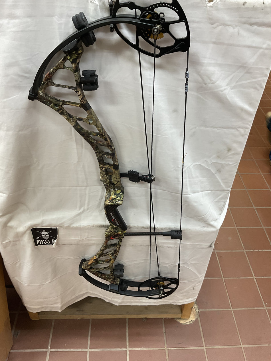 BOWTECH PRODIGY - RH/Mossy Oak/70 - #BTPRHMO70- 4 - USED BOW!!!