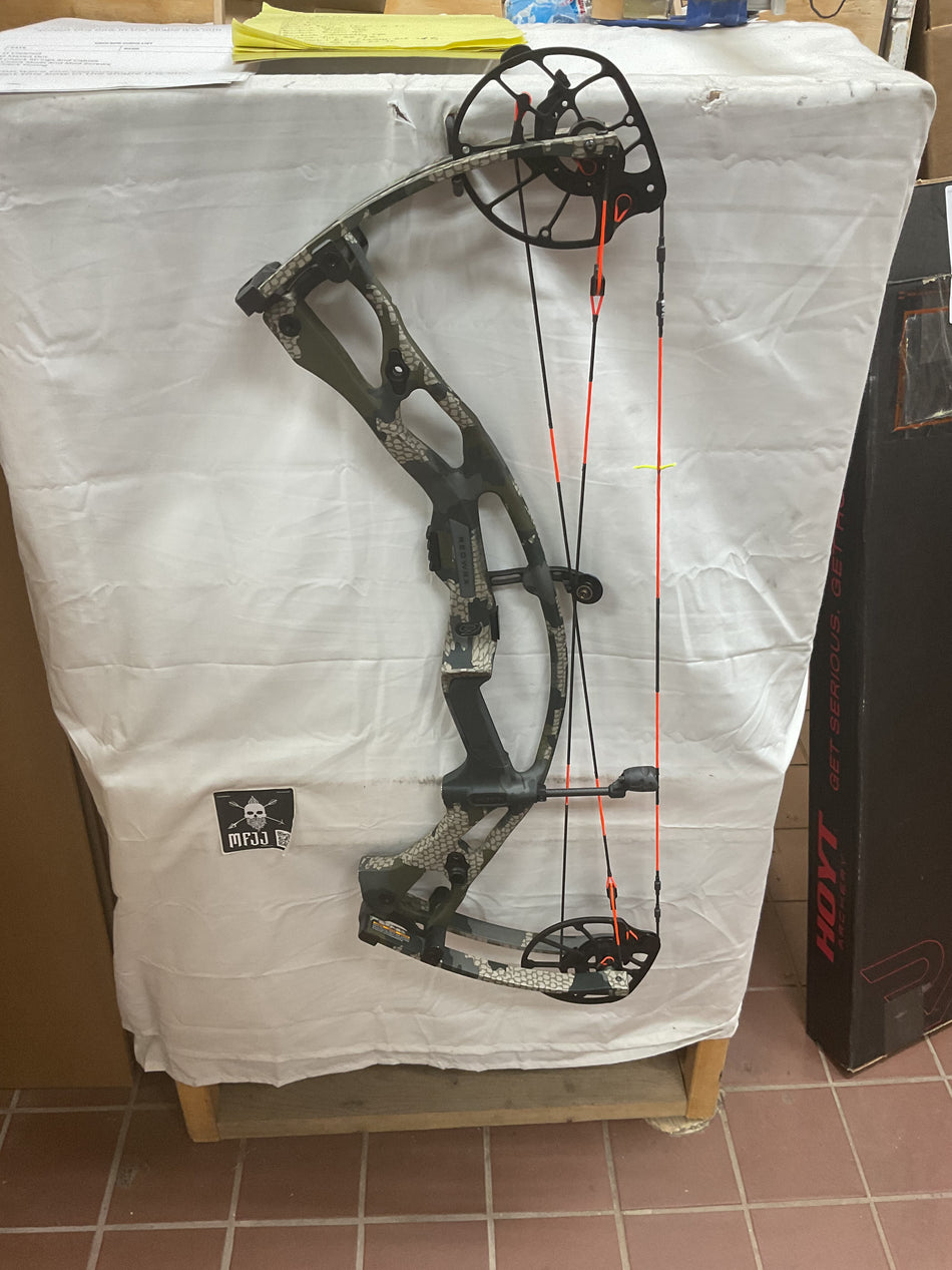 HOYT RX9 - RH/KUIU/70 - #HRX9RHK70 - 9 - USED BOW!!!