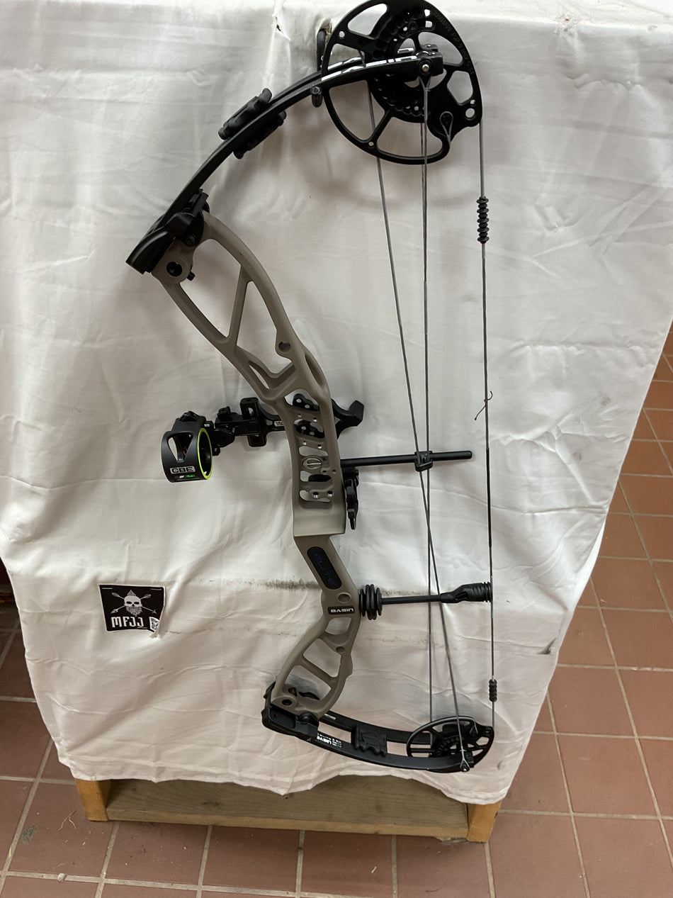 ELITE BASIN - RH/Sienna Brown/70 - EBRHSB70-3-USED BOW!!!