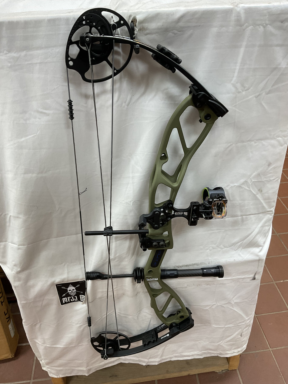 ELITE BASIN - RH/OD Green-Realtree/70 - EBRHODRT70-9-USED BOW!!!