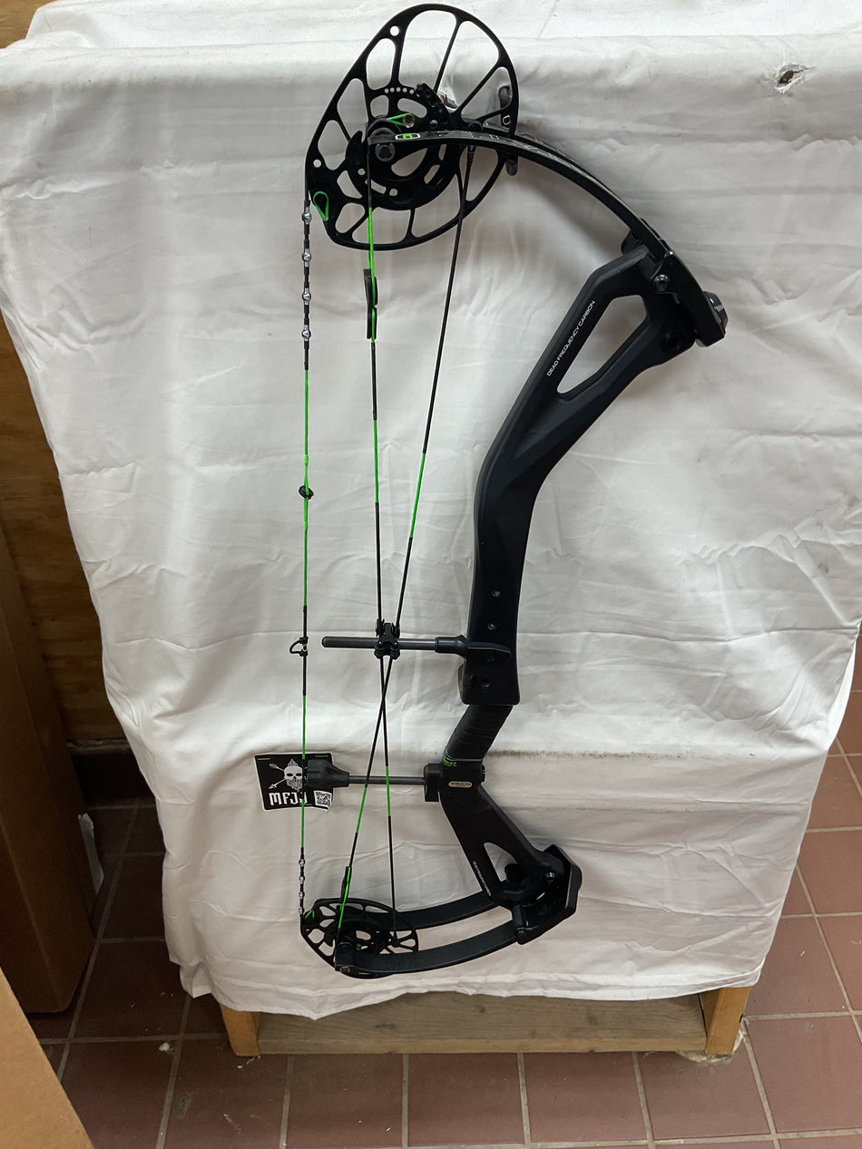 PSE CARBON LEVITATE - RH/Black/80 - #PSELBS0B-7 - USED BOW!!!!