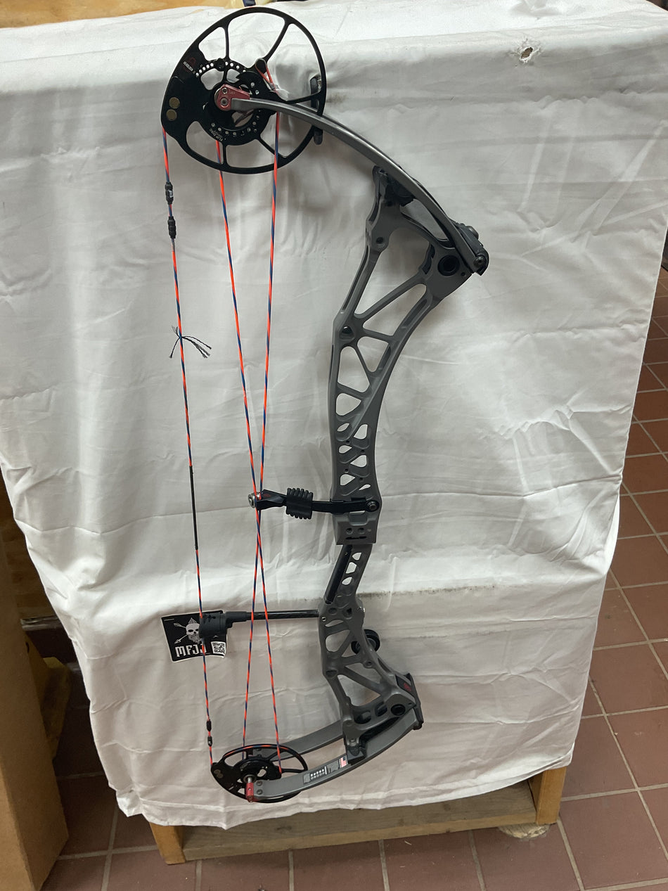 BOWTECH REVOLT X - RH/SMOKE GRAY/70 - BTRVXRHGRN70 - 6 - USED!!!!