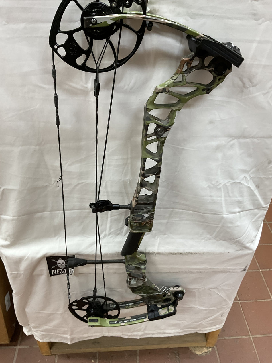 MATHEWS VERTIX - RH/Under Armour/60-75# - #MVRHUA75 - 14 - USED BOW!!!