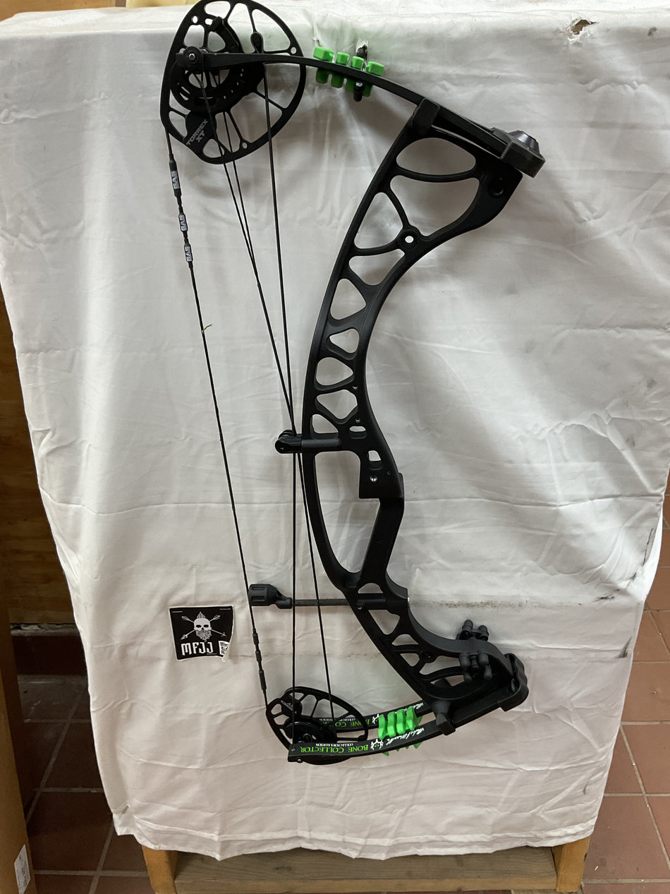 HOYT TORREX XT- RH/Black/70 - #HTRHB70 - 18 - USED BOW!!!