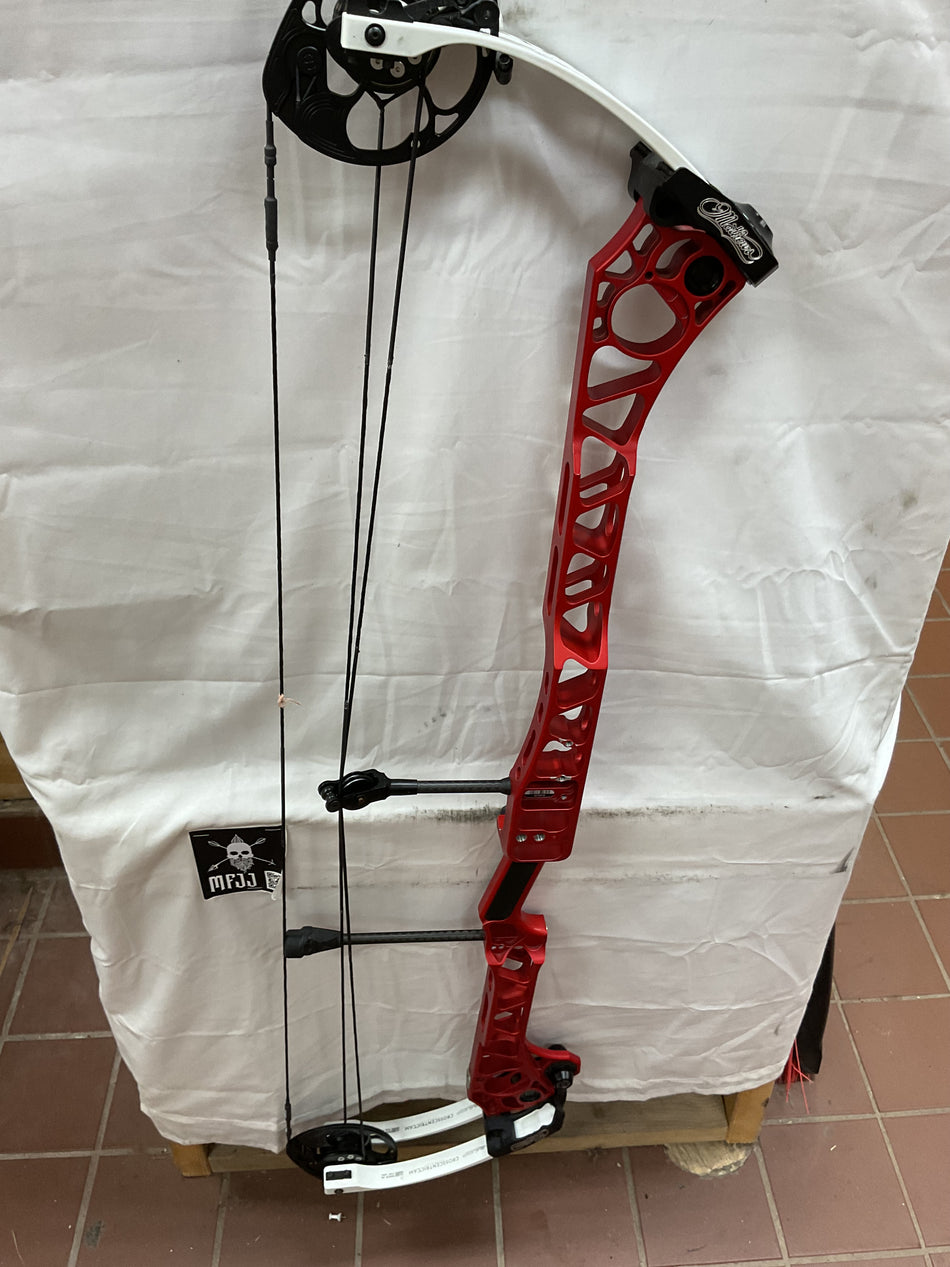 MATHEWS TRX 40 - RH/Red/60 - MT40RHR60 - 5 - USED BOW!!!