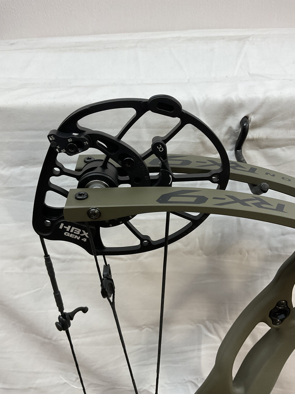 HOYT RX9 - RH/WILDERNESS/70 - #HRX9RHWILD70 - 5 - USED BOW!!!