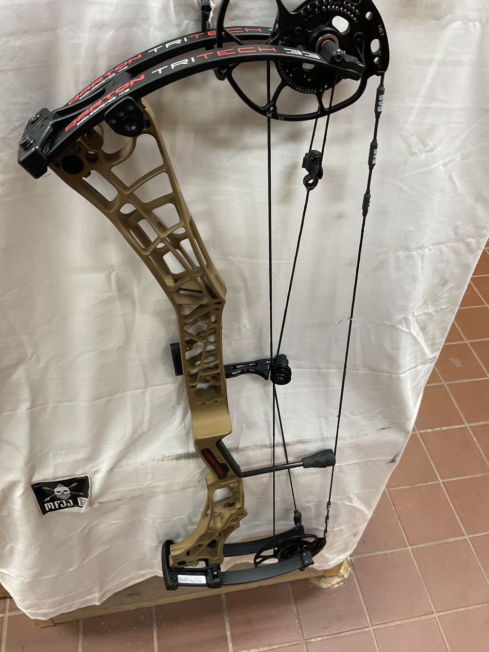 DARTON TRITECH 33 - RH/Flat Dark Earth/70 - DT33RHFDE70 - 9 - USED BOW!!!
