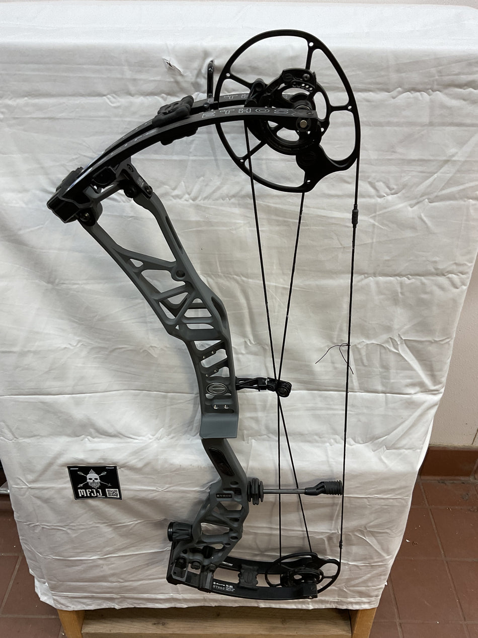 ELITE ETHOS- RH/SLATE GRAY, BLACK LIMB/70 - EERHSB70-2 - USED BOW