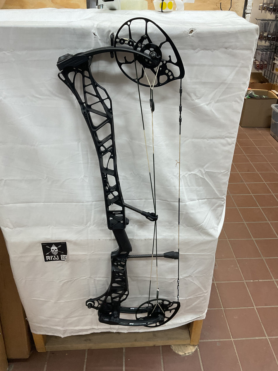 MATHEWS LIFT 33 - LH/Black/55-80# - #ML33ELH5580- 50- USED BOW!!!