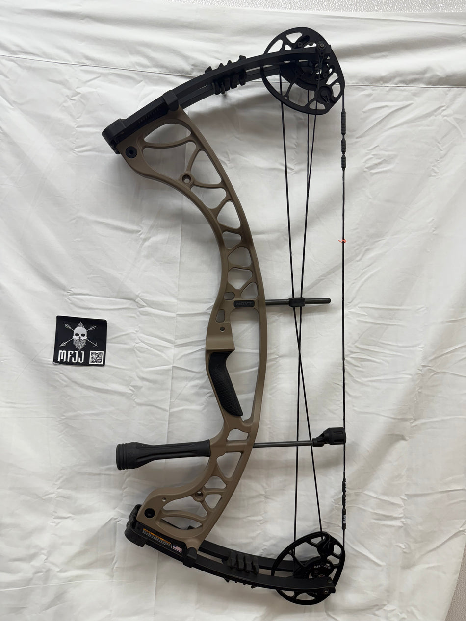 HOYT TORREX - RH/BUCKSKIN/70 - #HTRHBU70 - 1 - USED BOW!!!