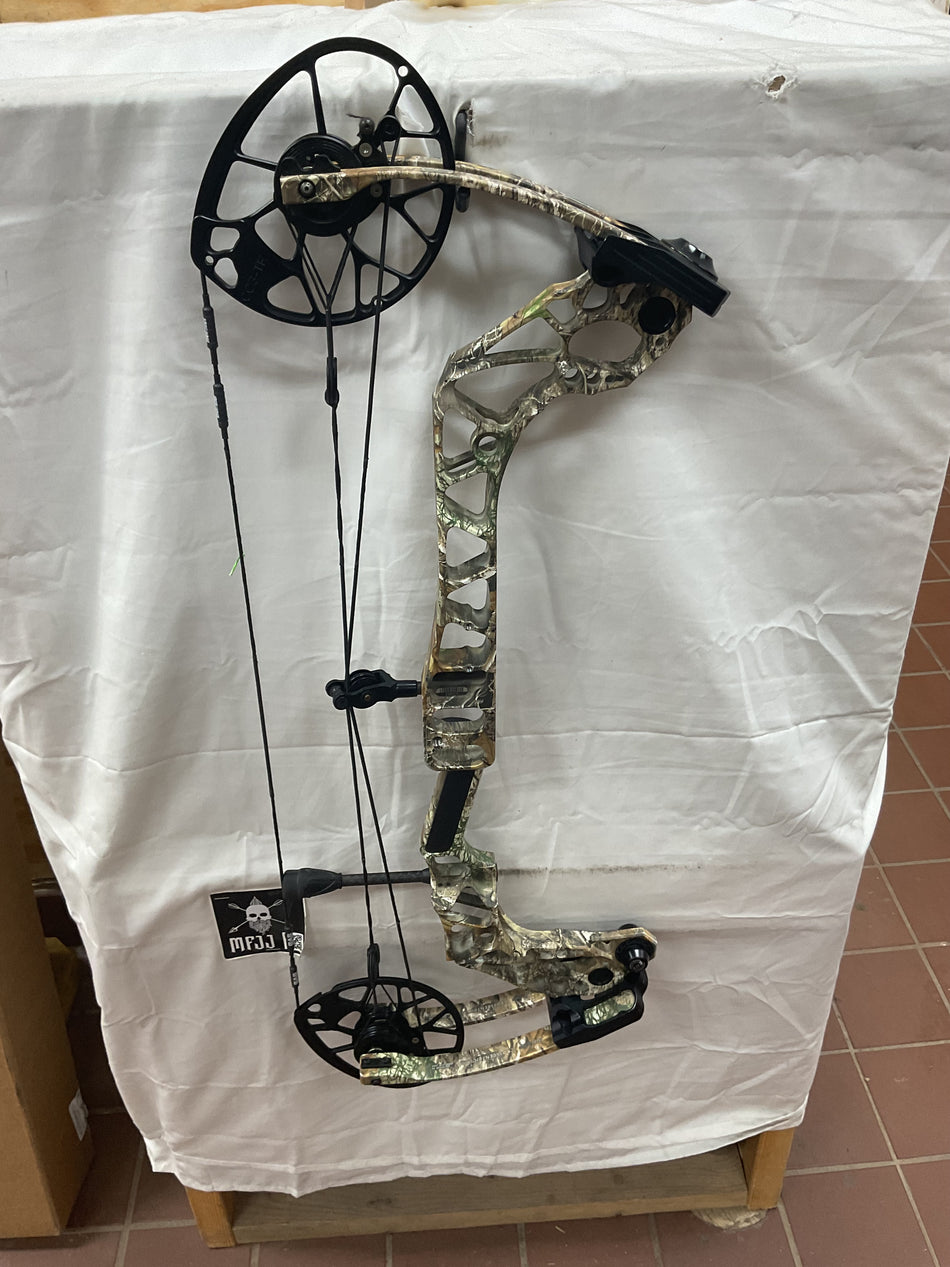 MATHEWS TX-5 - R/REALTREE/70# - MTX5RHRT70 - 2 - USED BOW!!!