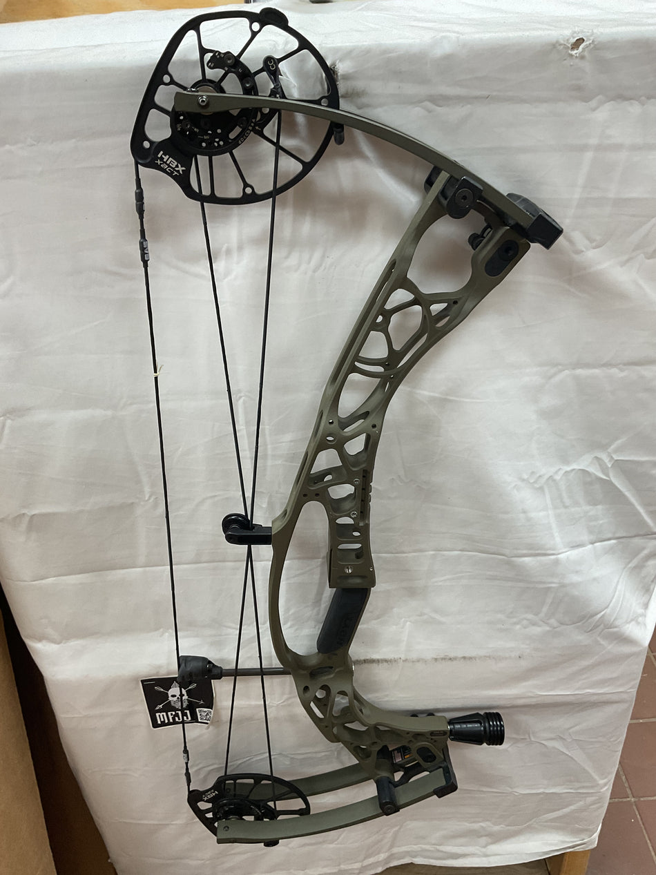HOYT ALPHA X 30 - RH/WILDERNESS/70 - HAX30RHW70- 10 - USED!!!