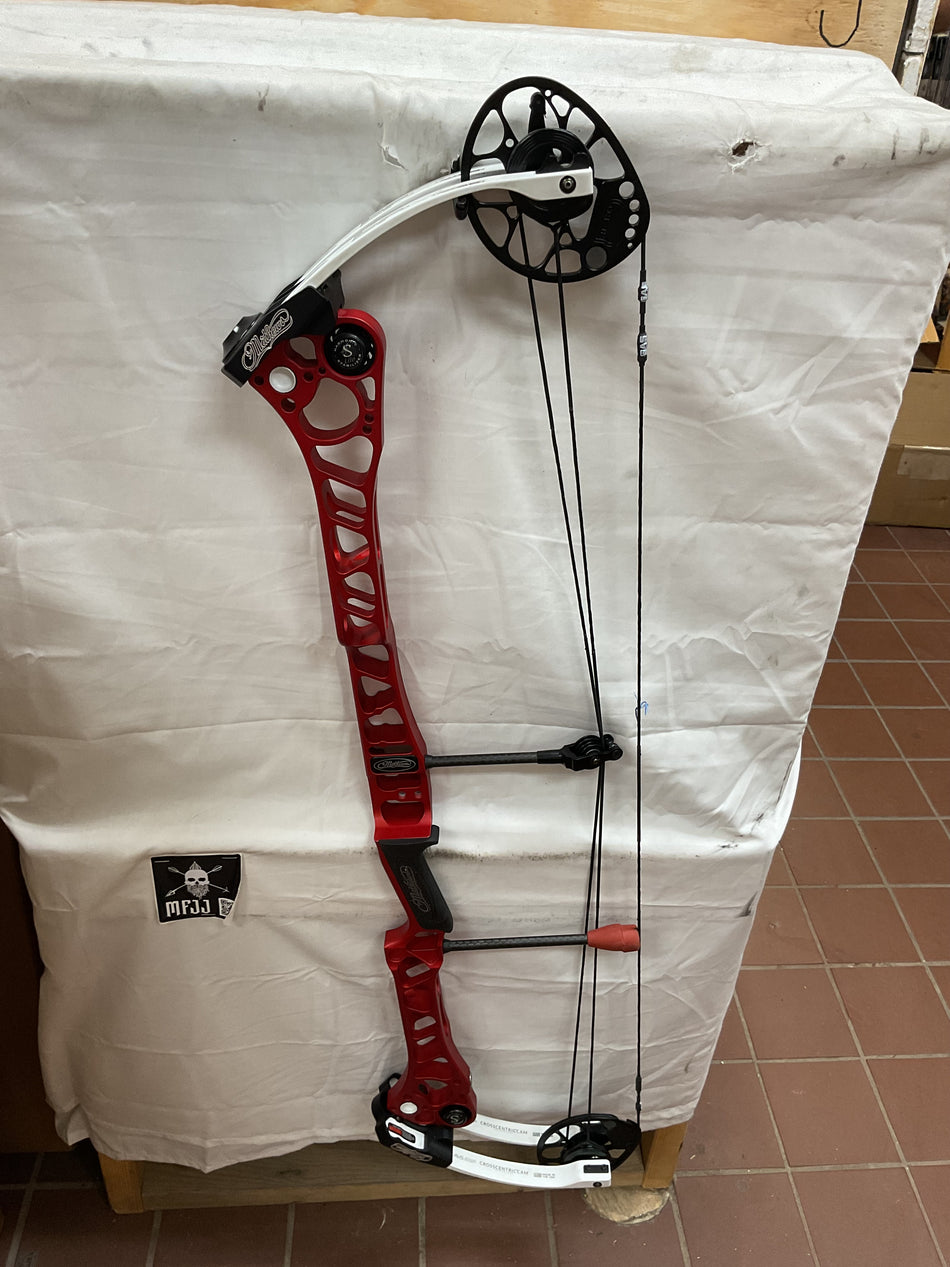 MATHEWS TRX 38 - RH/Red/50 - MTRX38RHR50 - 9 - USED BOW!!!!!