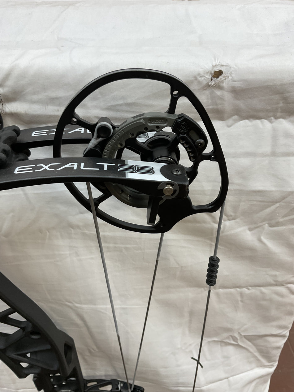 ELITE EXALT 35 - RH/BLACK/70 - EE35RHB70-5- USED BOW!!!!!!