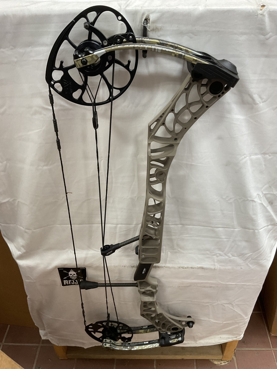 MATHEWS PHASE 4 33 - RH/Granite-Elevate II/60-75# - MP433RHGEII6075- 11 -USED BOW!!!!!