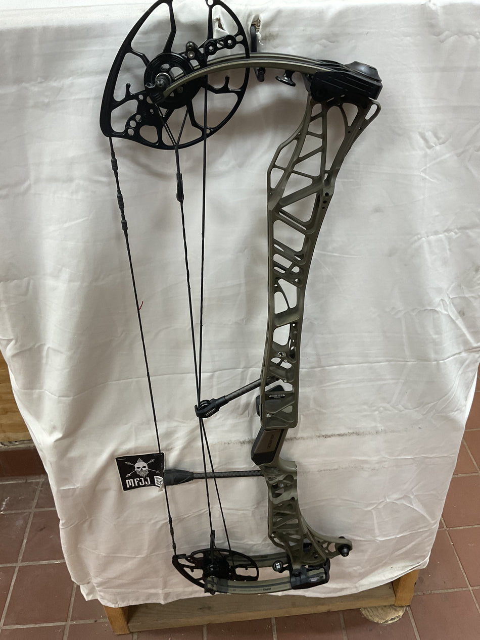MATHEWS LIFT 33  - RH/Ambush/55-80# - #ML33RHA5580 - 62 - USED BOW!!!