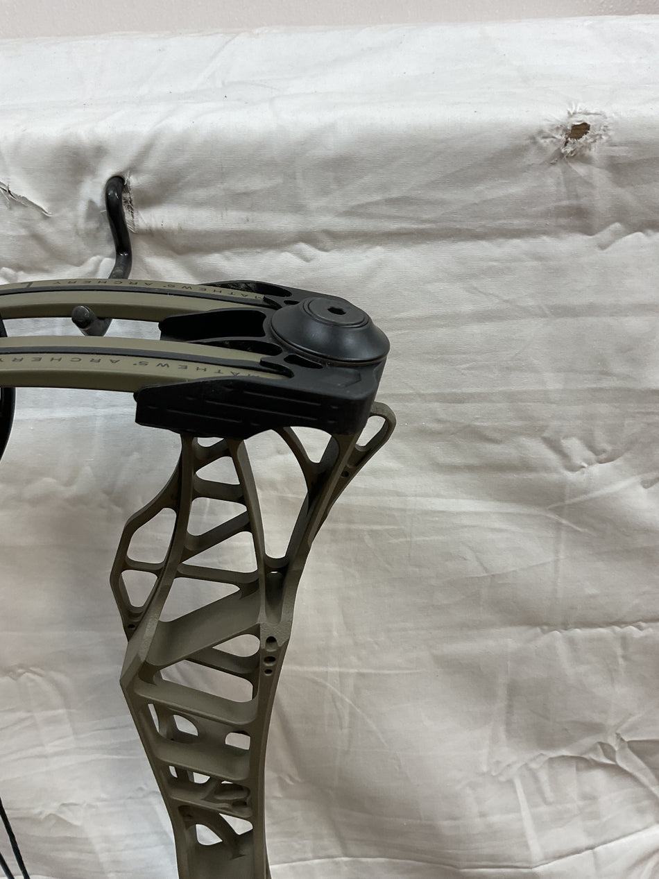 MATHEWS LIFT XD  - RH/AMBUSH/50-75# - #MLXDRHA5580 - 3 - USED BOW!!!!