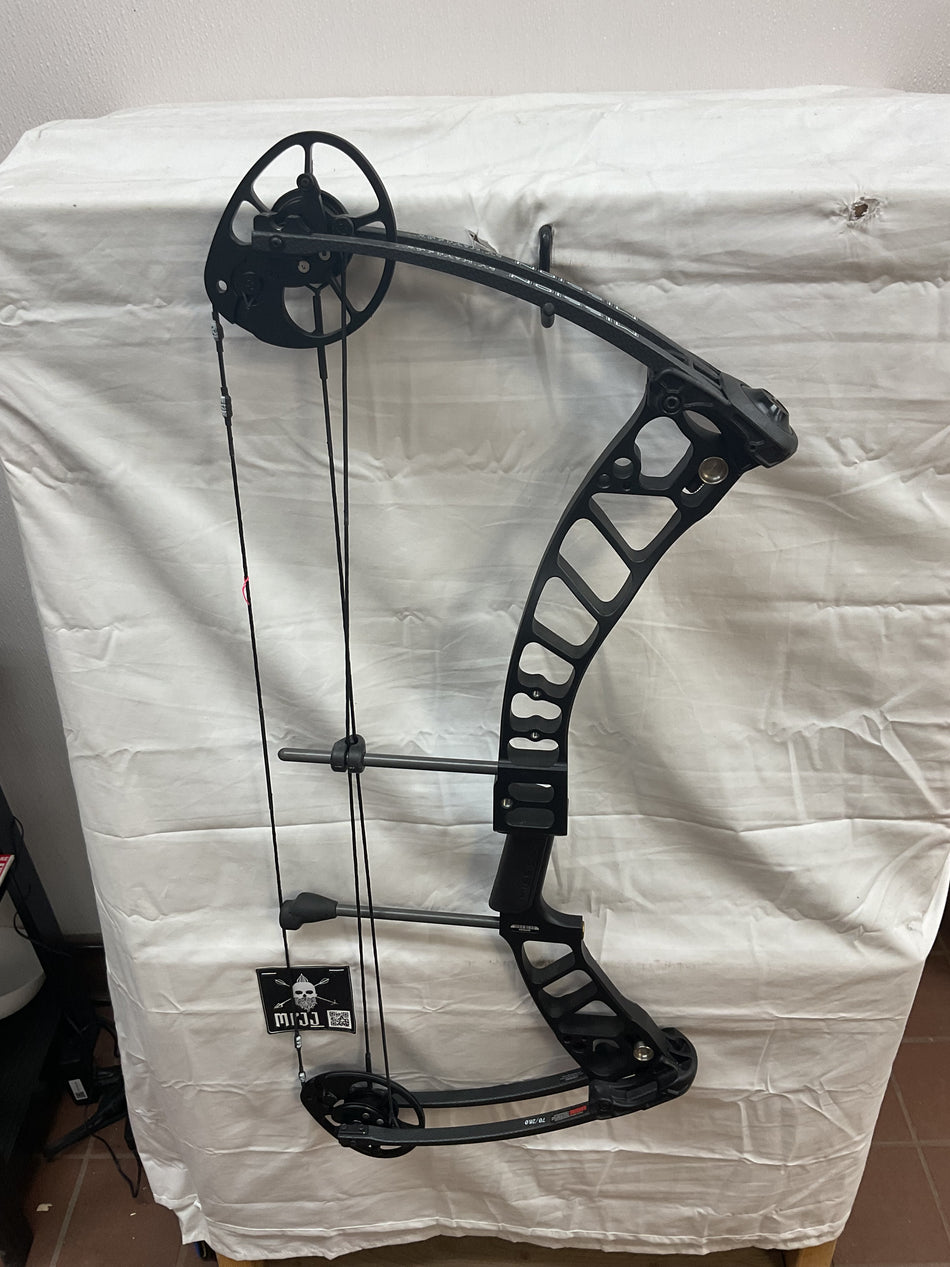 MISSION MXR - RH/BLACK/70 - #MMXRRHRBLK70 - 1 - USED BOW!!!