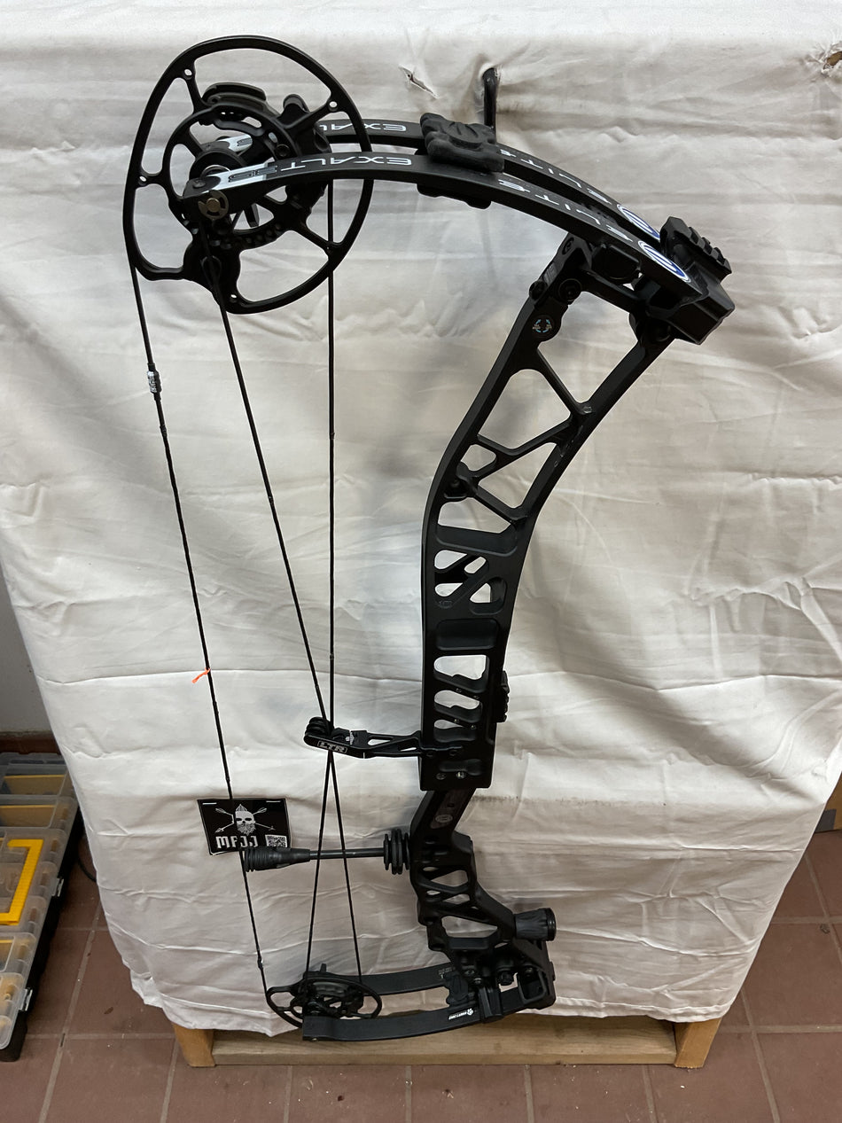 ELITE EXALT 35 - RH/BLACK/65 - EE35RHBLK65 - 10 - USED BOW!!!!