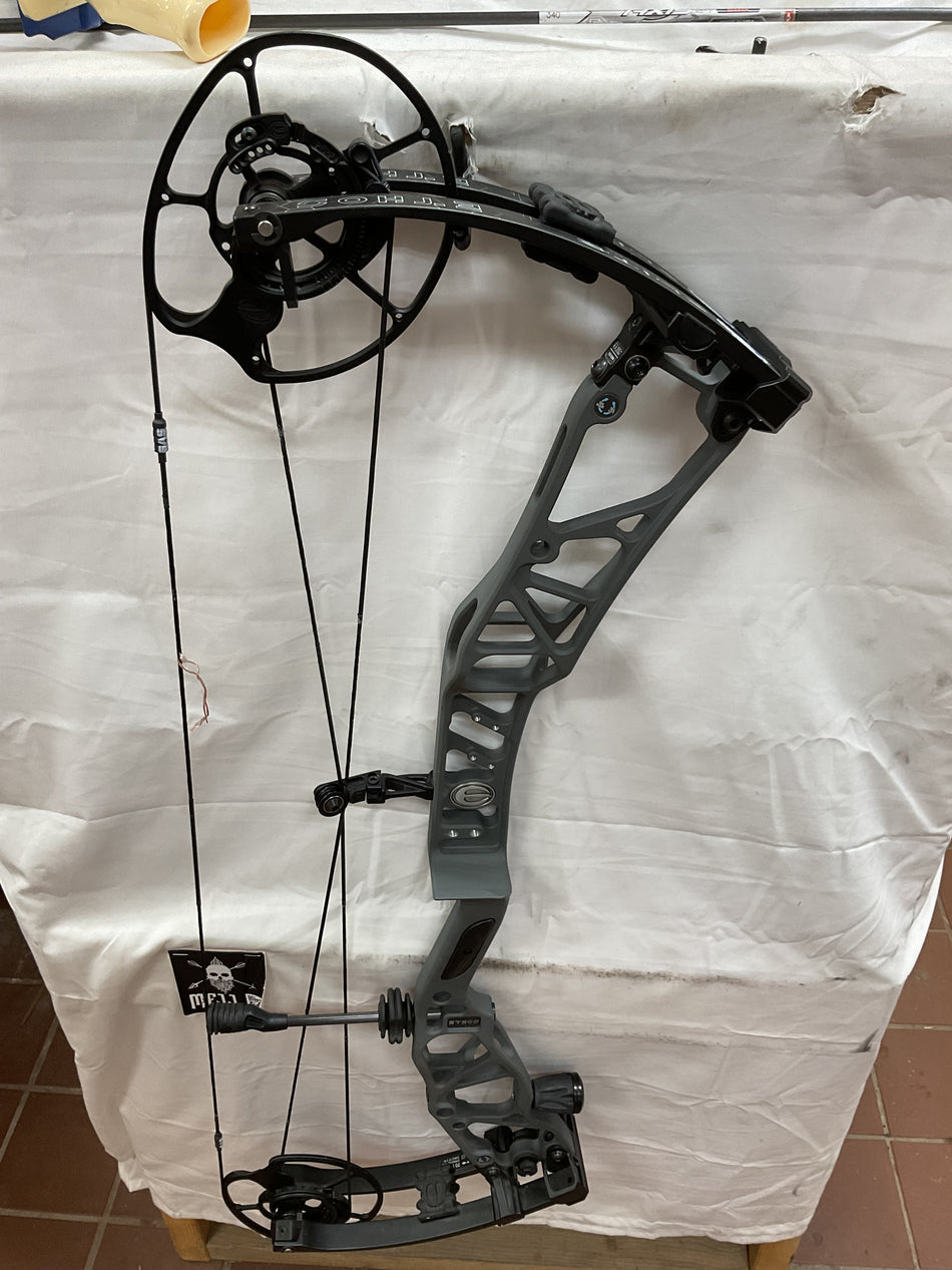 ELITE ETHOS- LH/Grey-Black/70 - EELHGB70-8- USED BOW!!!