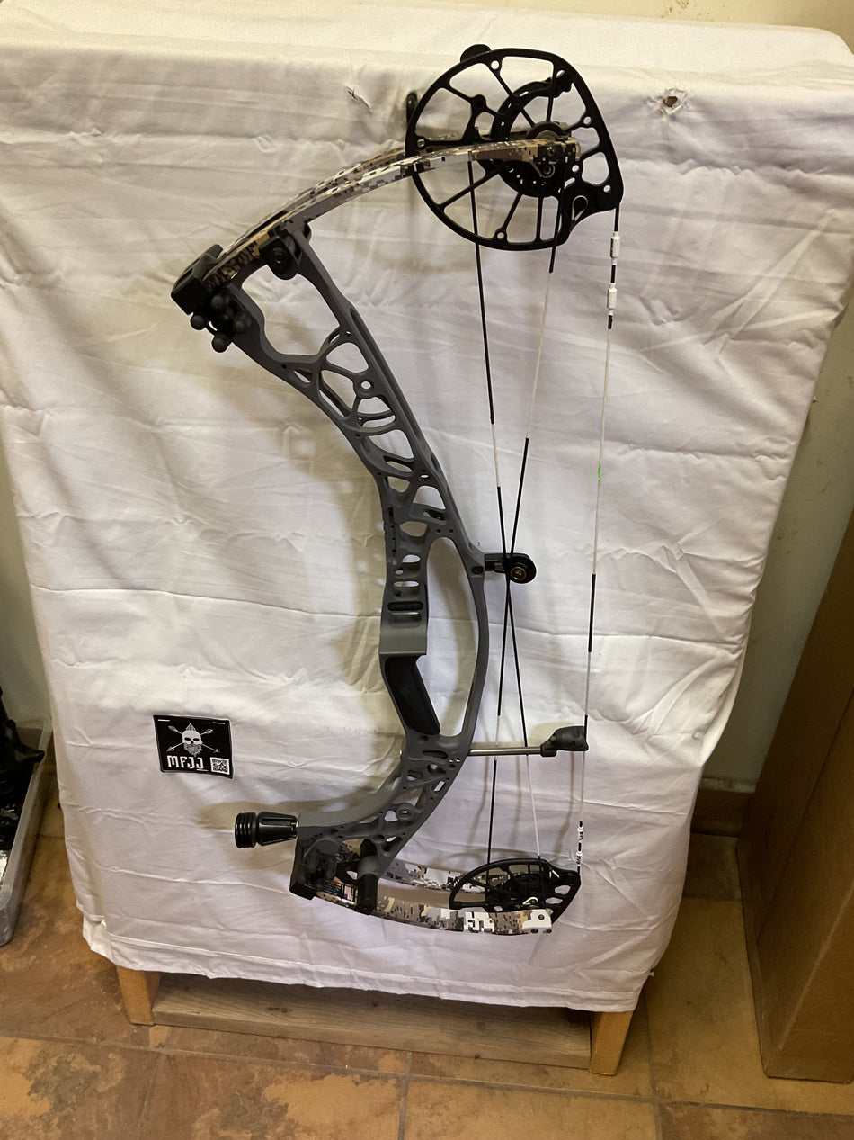 HOYT ALPHA X 30 - RH/TOMBSTONE-EVII/70 - HAX30RHTEII70- 8 - USED!!!