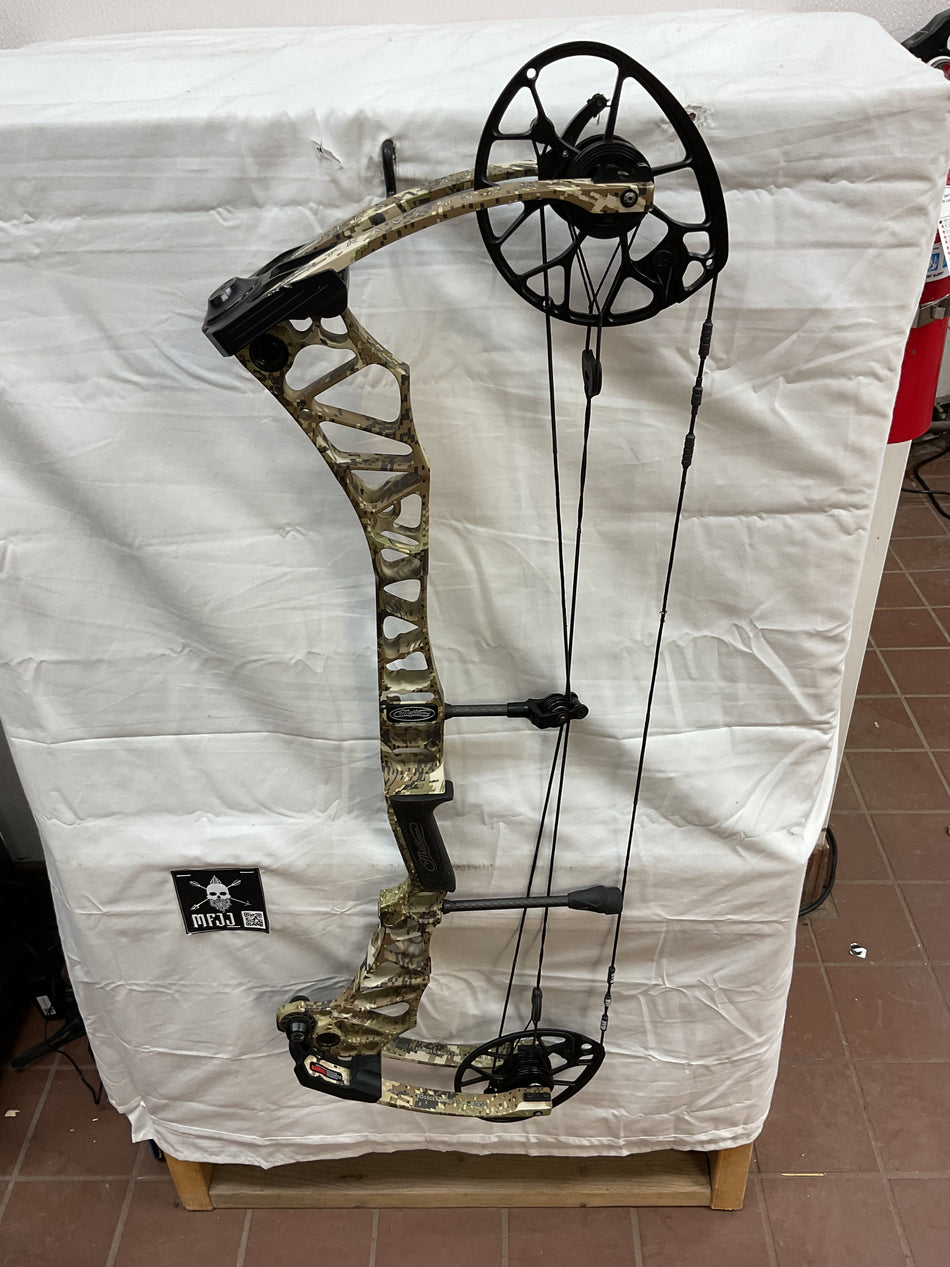 MATHEWS TRAVERSE - RH/SUBALPINE/60-70# - MTRARHSA70 -3- USED BOW!!!