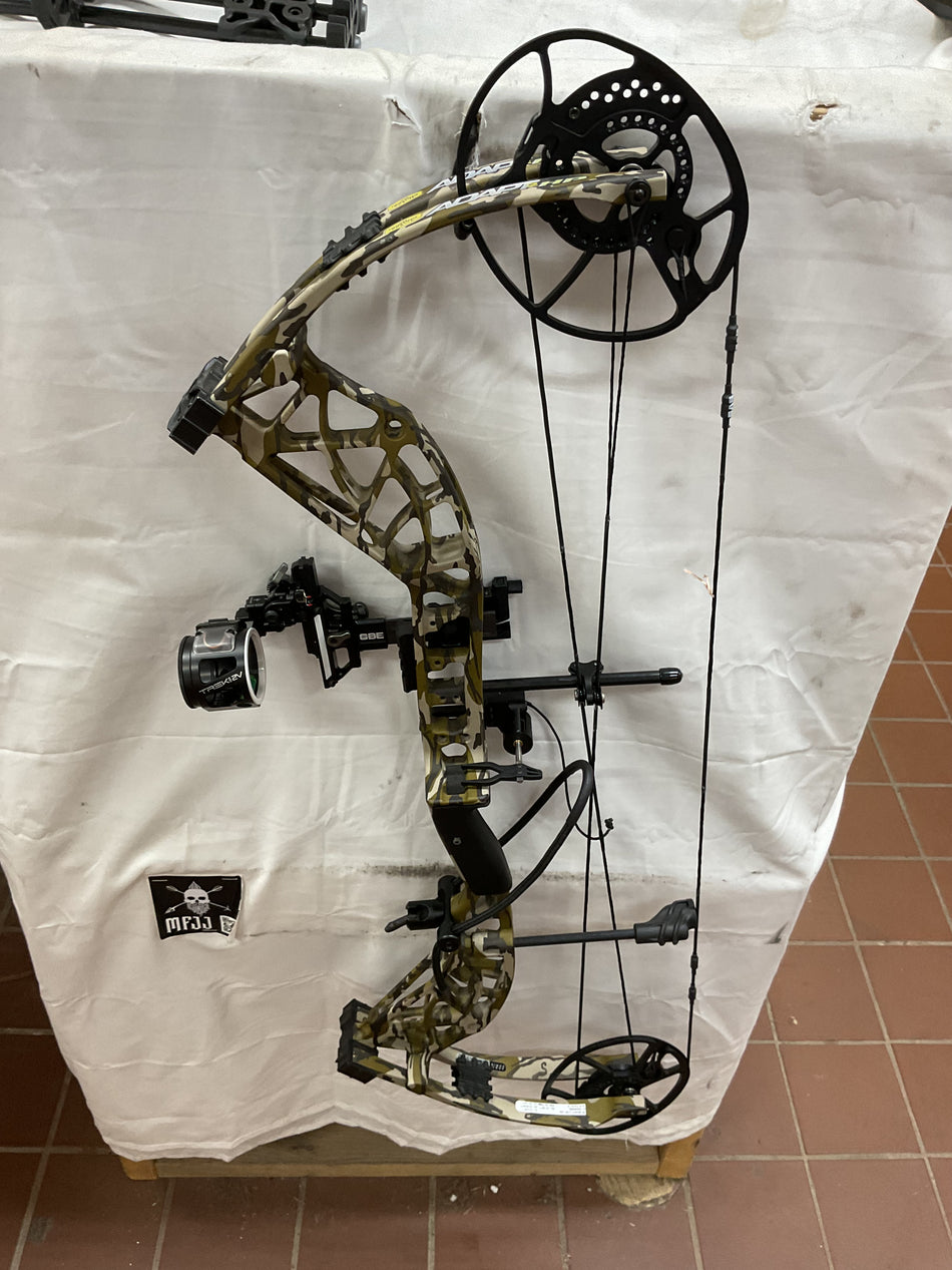 BEAR Adapt 2 HP RTH RH/Bottomland/70# - #BEA2HPRHGBTM70- 1- USED BOW!!!!