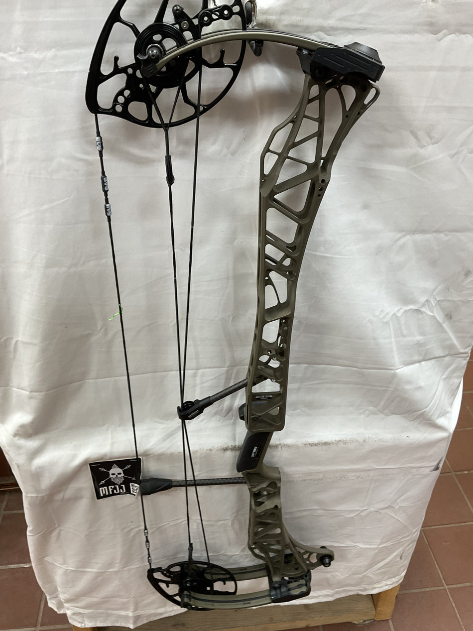 MATHEWS LIFT 33  - RH/Ambush/55-80# - #ML33RHA5580 - 63 - USED BOW!!!